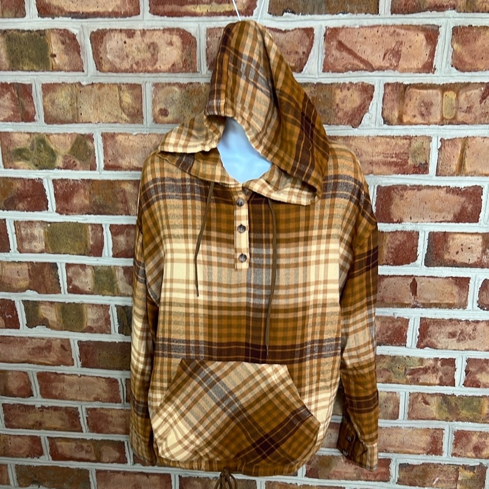 Urban Outfitters Plaid Flannel Hoodie in Brown and Tan w/Kangaroo pocket. Medium
